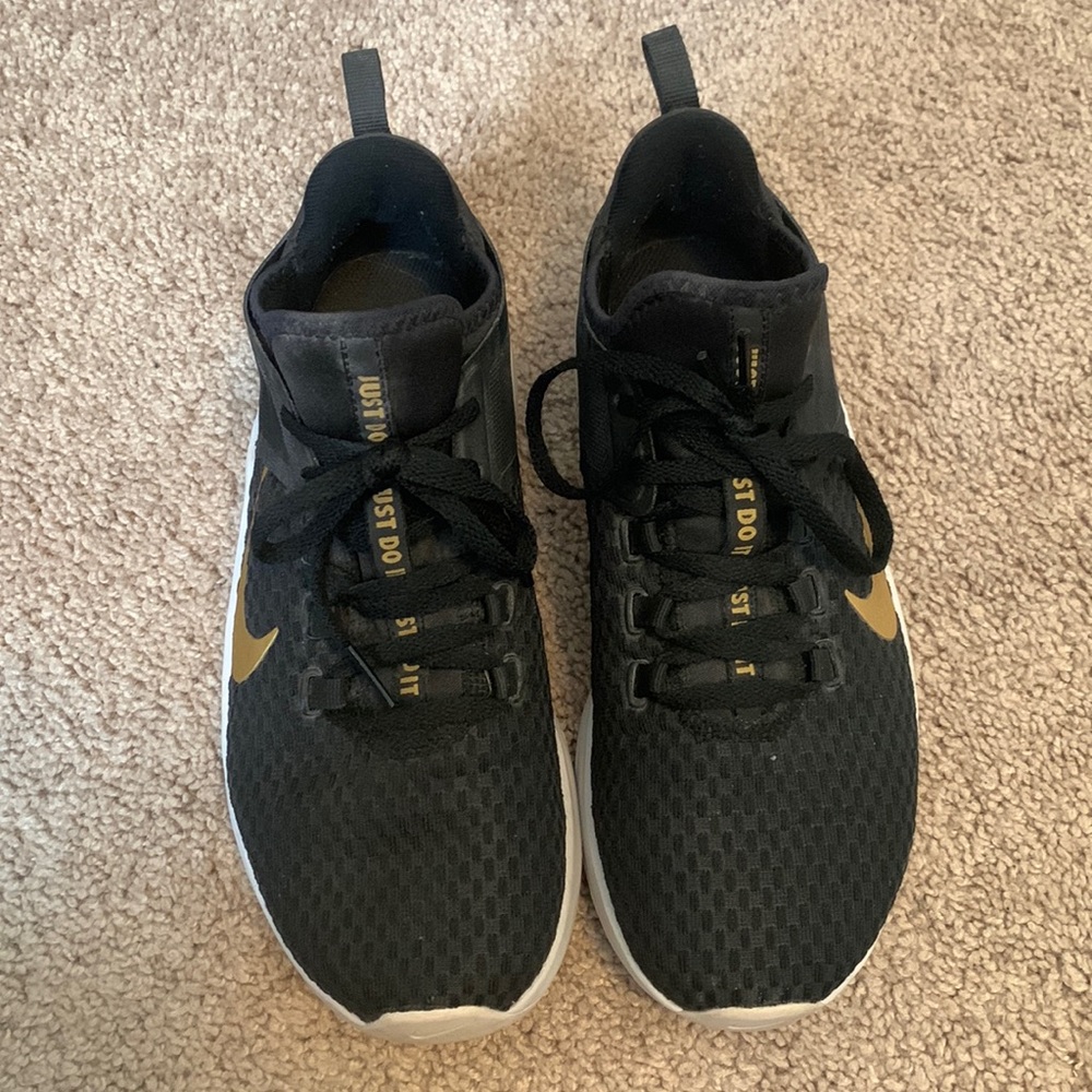 Black & gold nike air sneakers, size 7